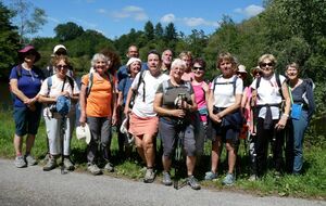 Le groupe de Fabien devant le Bandiat au Puy Doumiau, près de La Chapelle-Montbrandeix.