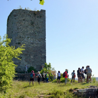 Randonnée à la journée du 27 mai 2026 depuis Rancenay (18 km). - Les ruines du Château de Montferrand.