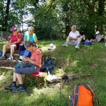 Randonnée à la journée du 27 mai 2026 depuis Rancenay (18 km). - Casse-croûte devant la Chapelle Notre-Dame du Mont.