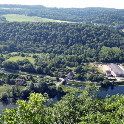 Randonnée à la journée du 27 mai 2026 depuis Rancenay (18 km). - Vue sur la double écluse depuis le Bois de la Côte.